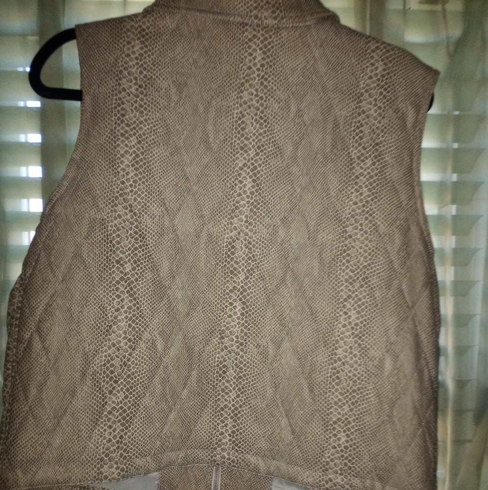 Vest - Picture 3 of 3